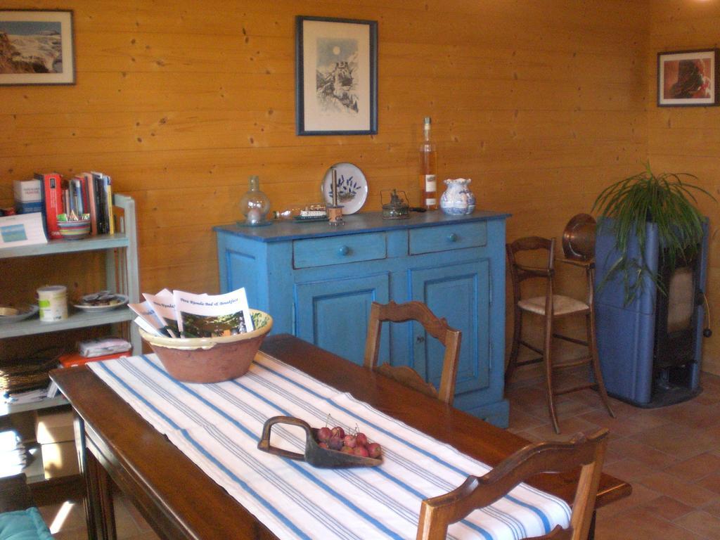 Pera Rionda Bed & Breakfast Caprie Bagian luar foto