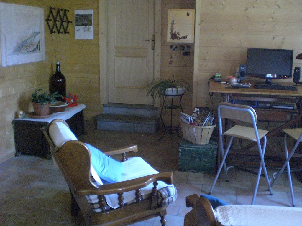 Pera Rionda Bed & Breakfast Caprie Bagian luar foto