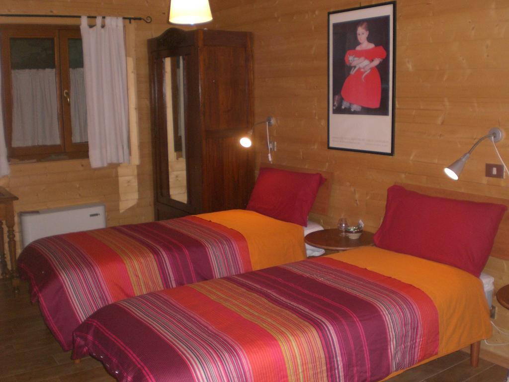 Pera Rionda Bed & Breakfast Caprie Ruang foto